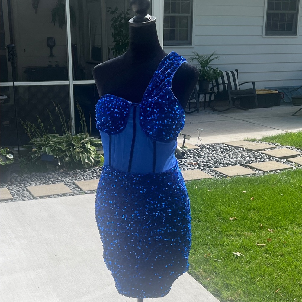 Elegant Blue Sequin One-Shoulder Dress